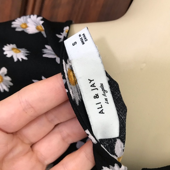 Ali & Jay Flower Child Dress - Picture 7 of 10